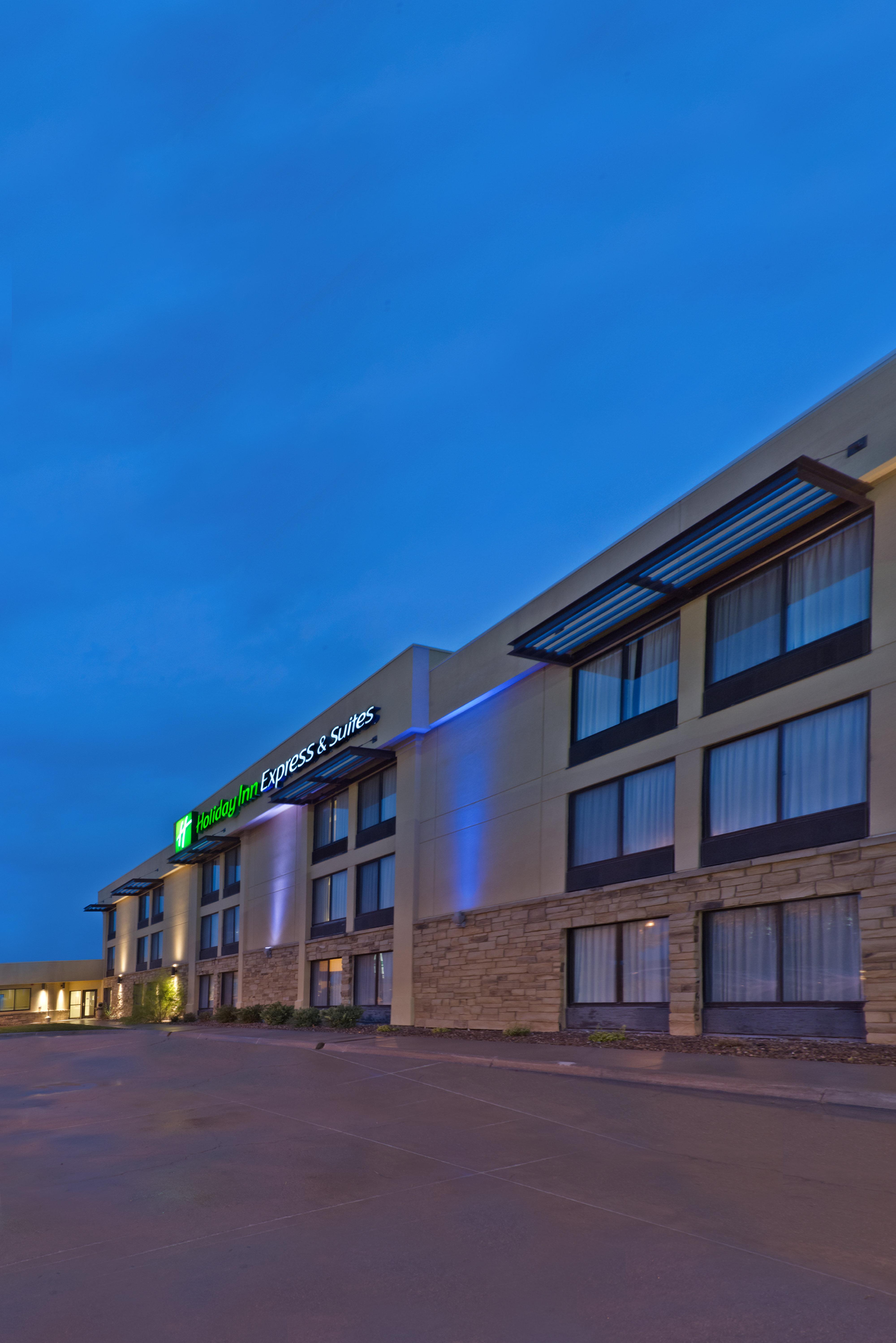 Holiday Inn Express Hotel & Suites Colby, An Ihg Hotel Zewnętrze zdjęcie